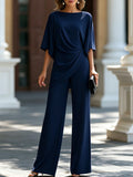Conjunto de blusa con manga capa y pantalón ancho en azul marino