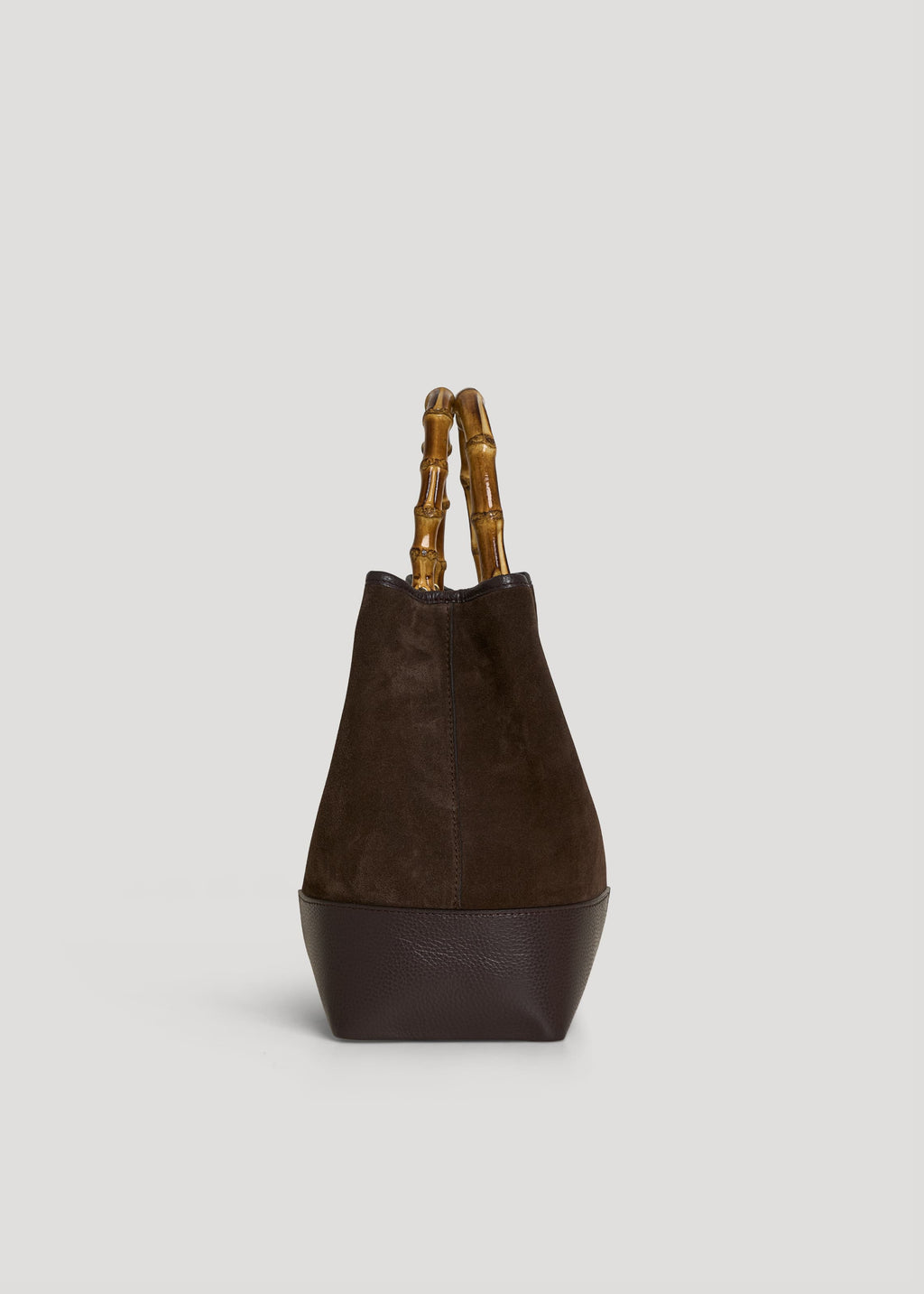 Bolso de Ante y Piel Marrón Oscuro con Asas de Bambú y Herrajes Dorados