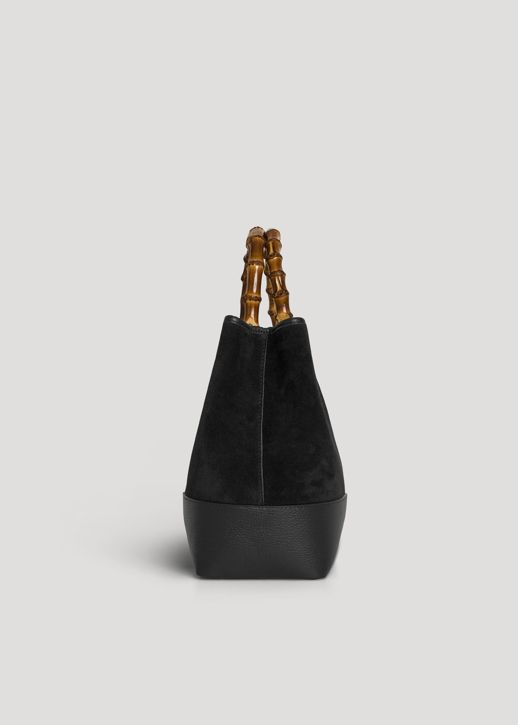 Bolso de Ante y Piel Negro con Asas de Bambú y Herrajes Dorados