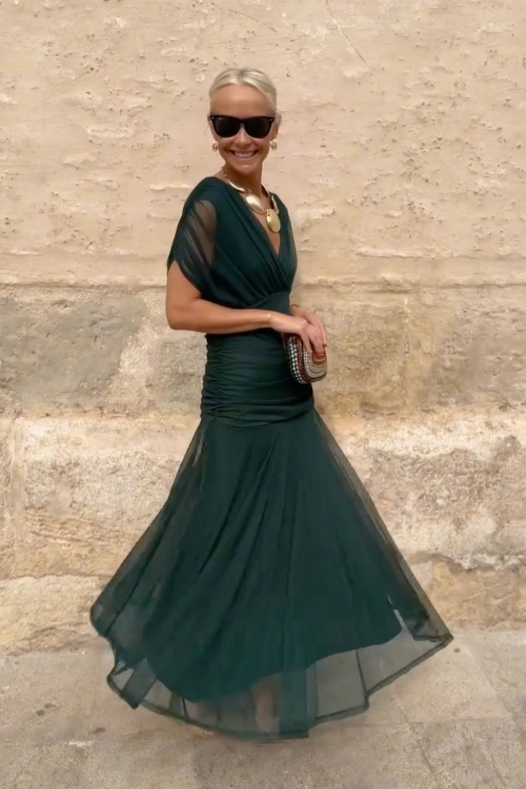 Vestido Largo Elegante de Escote en V y Cintura Plisada en Seda