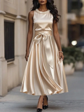 Vestido Midi Elegante Marfil Satinado sin Mangas con Escote de Perlas y Lazo en la Cintura