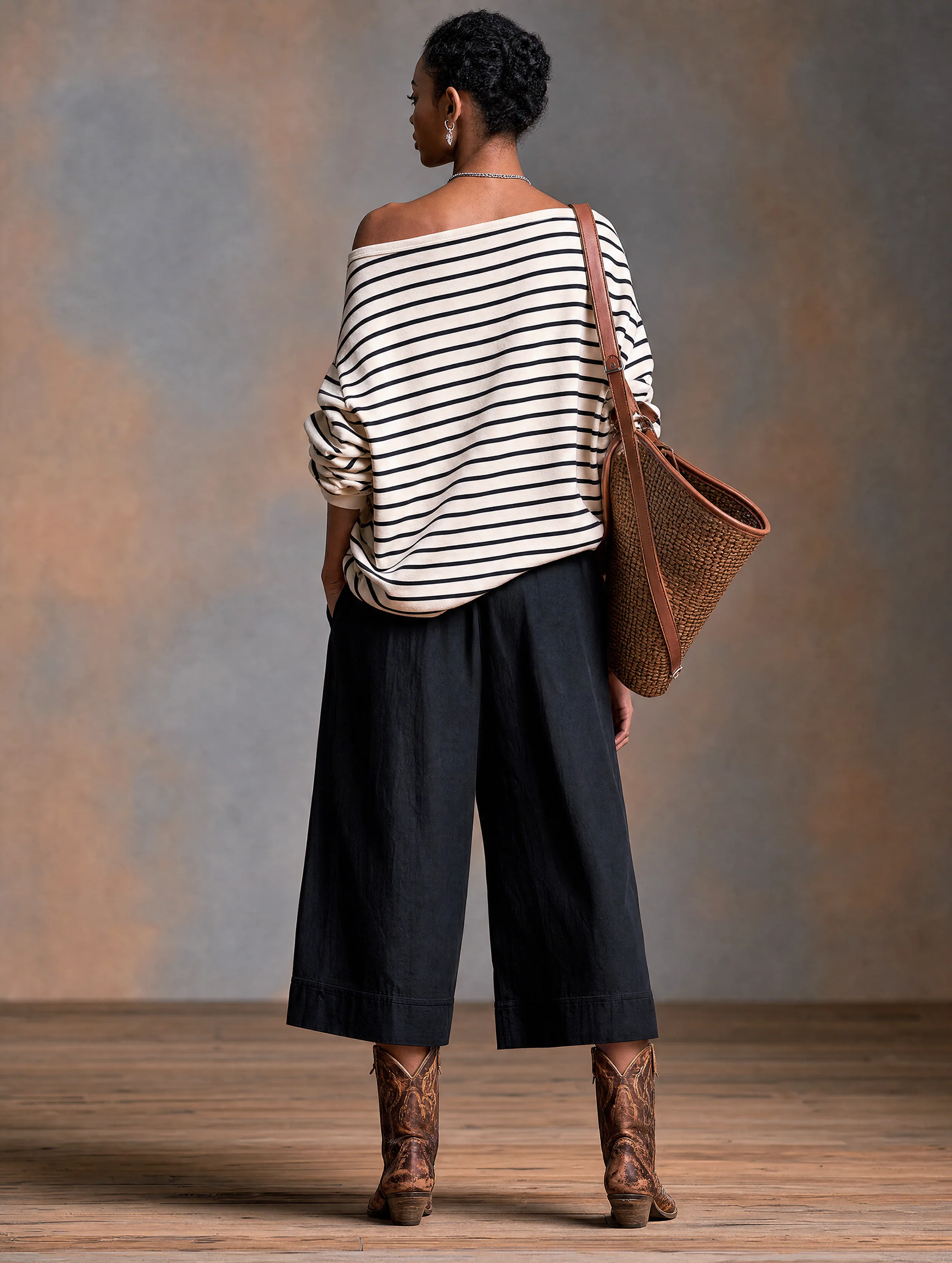 Conjunto Negro: Top de Hombros Descubiertos a Rayas y Pantalón Casual Cropped