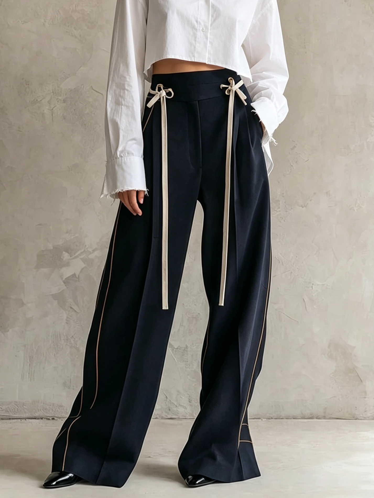 Conjunto Blanco: Camisa Cropped de Puño y Pantalón Ancho de Talle Alto con Detalle de Lazo