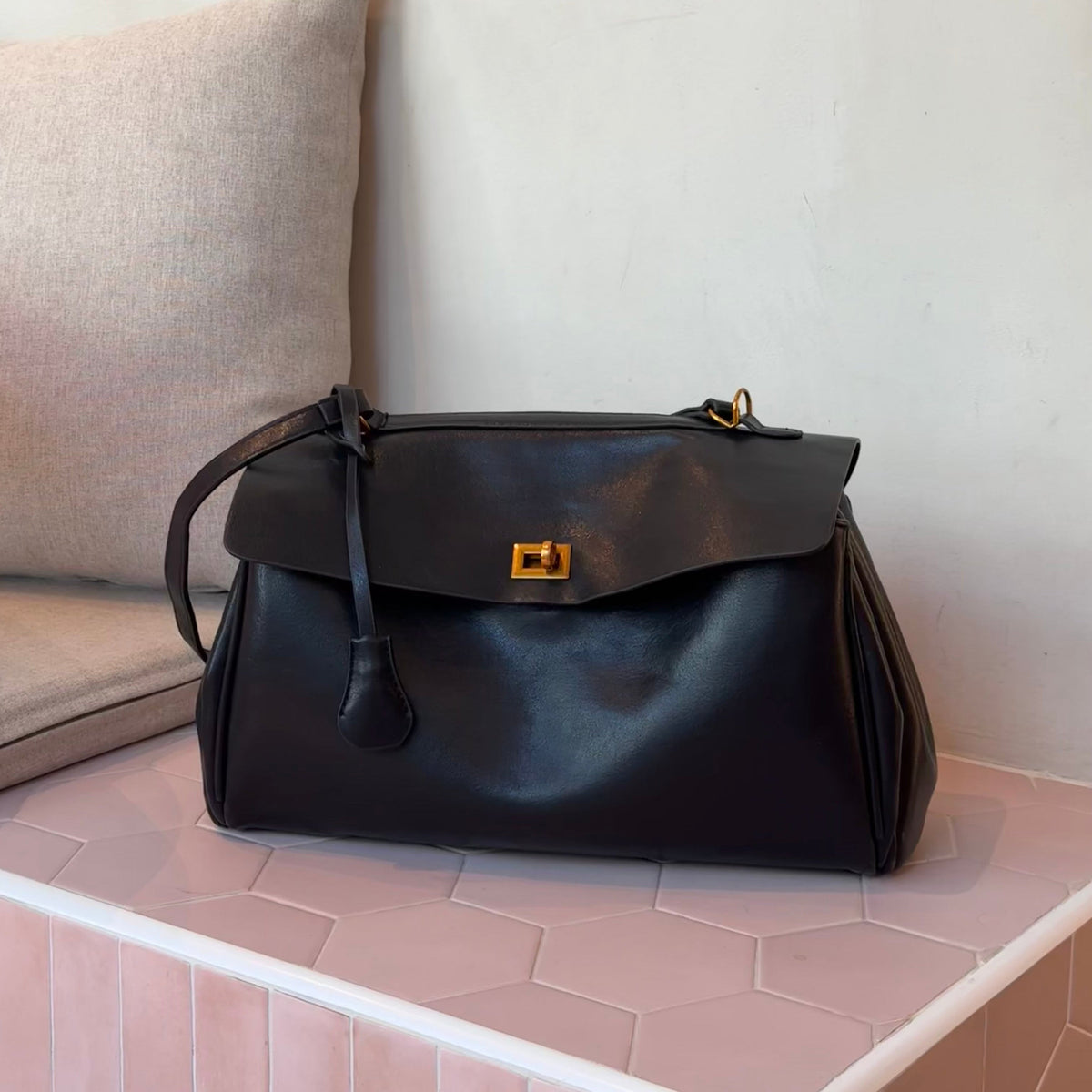 Bolso Vintage de Cuero Vegano con Herrajes Dorados