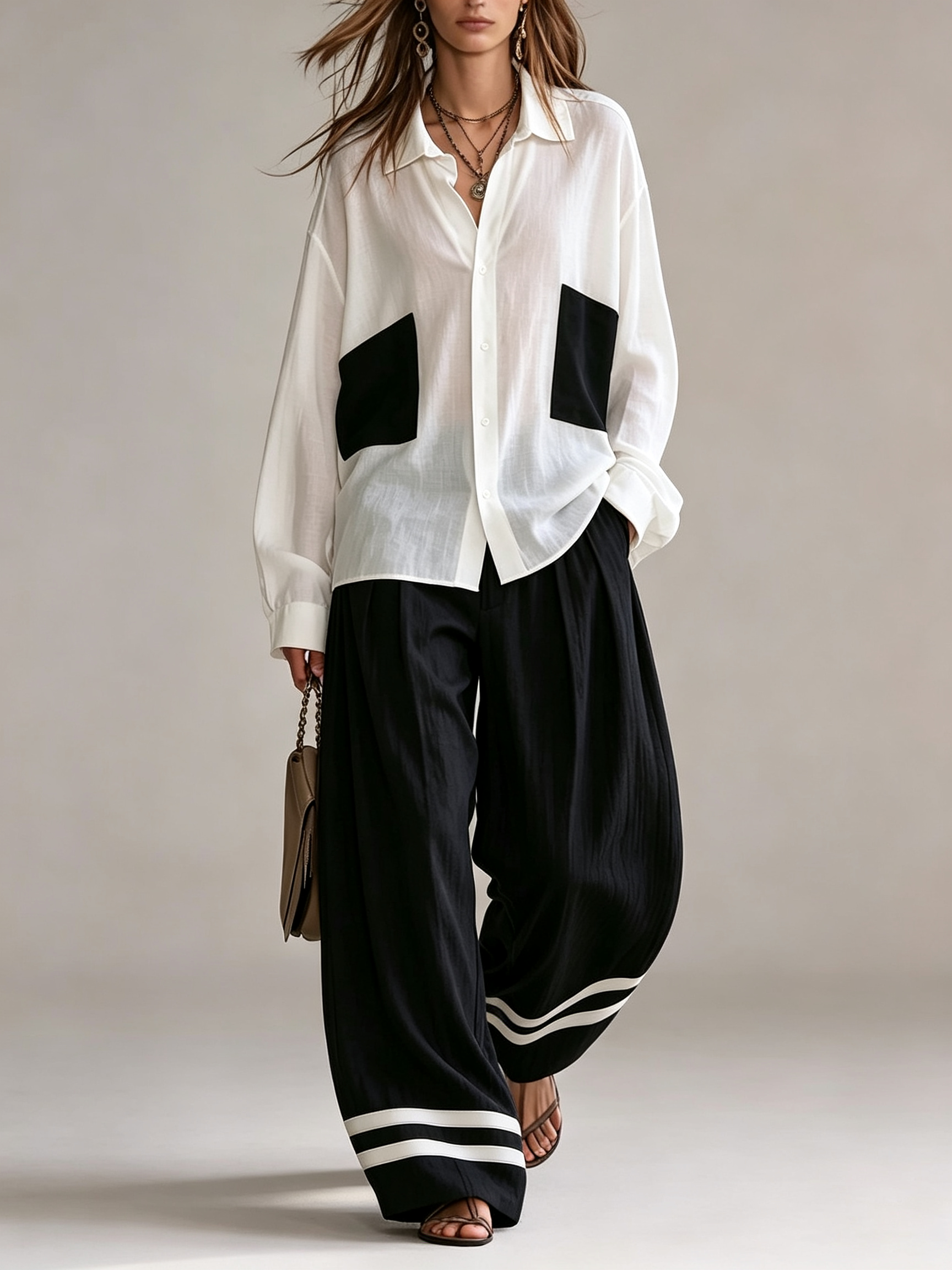 Conjunto Blanco y Negro: Camisa Oversize con Bolsillos de Parche y Pantalón Ancho de Talle Alto con Bajo a Rayas