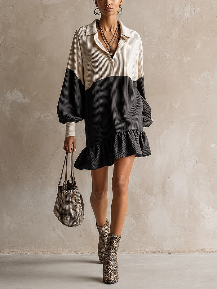 Vestido Túnica Blanco y Negro Plisado con Bloques de Color, Botones y Bajo de Volantes