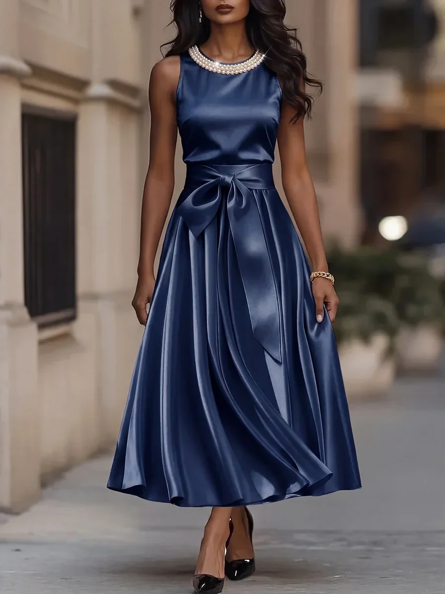 Vestido Midi Elegante Marfil Satinado sin Mangas con Escote de Perlas y Lazo en la Cintura