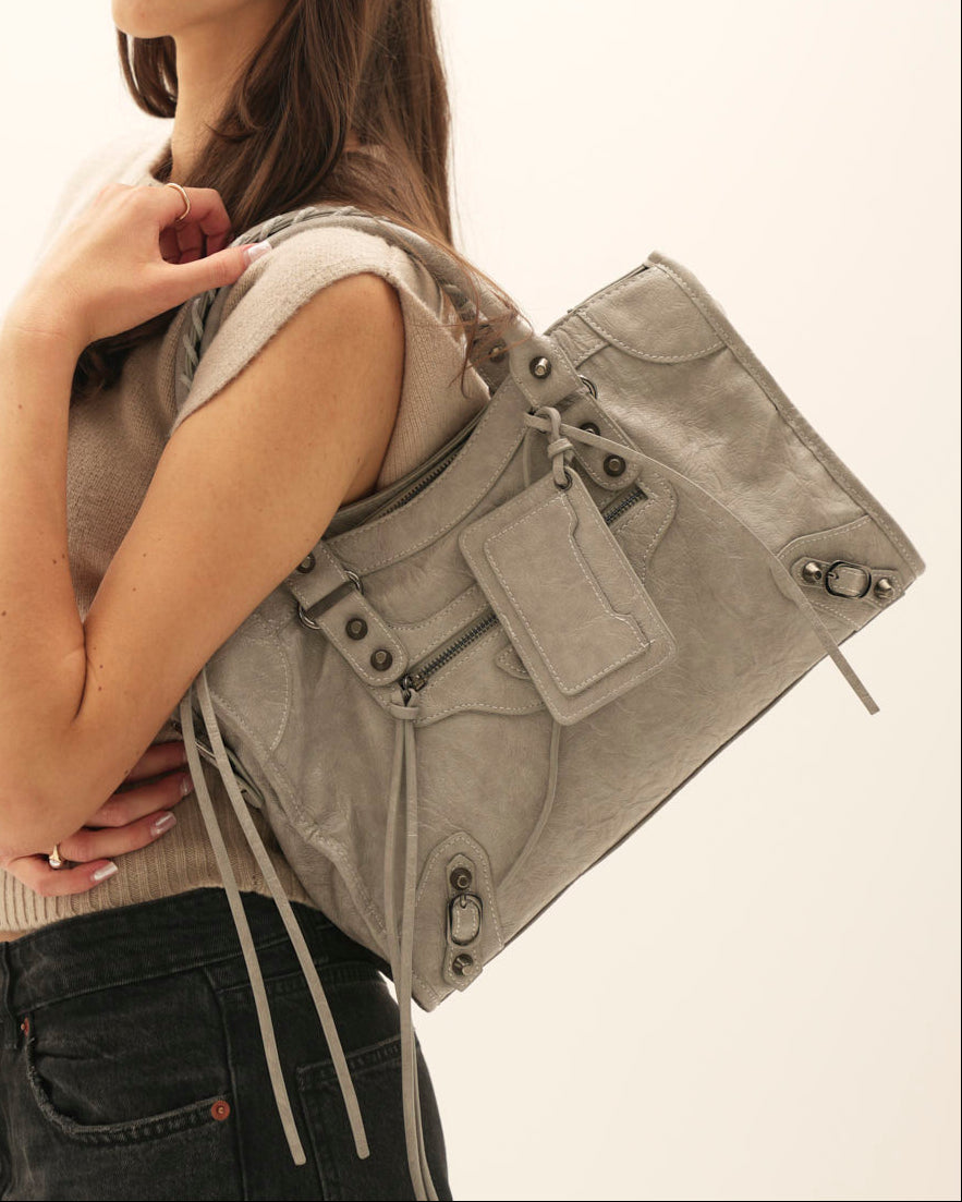 Bolso Mediano de Cuero Tipo Carryall