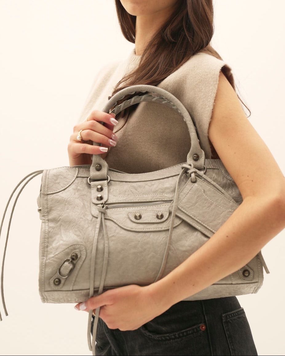 Bolso Mediano de Cuero Tipo Carryall