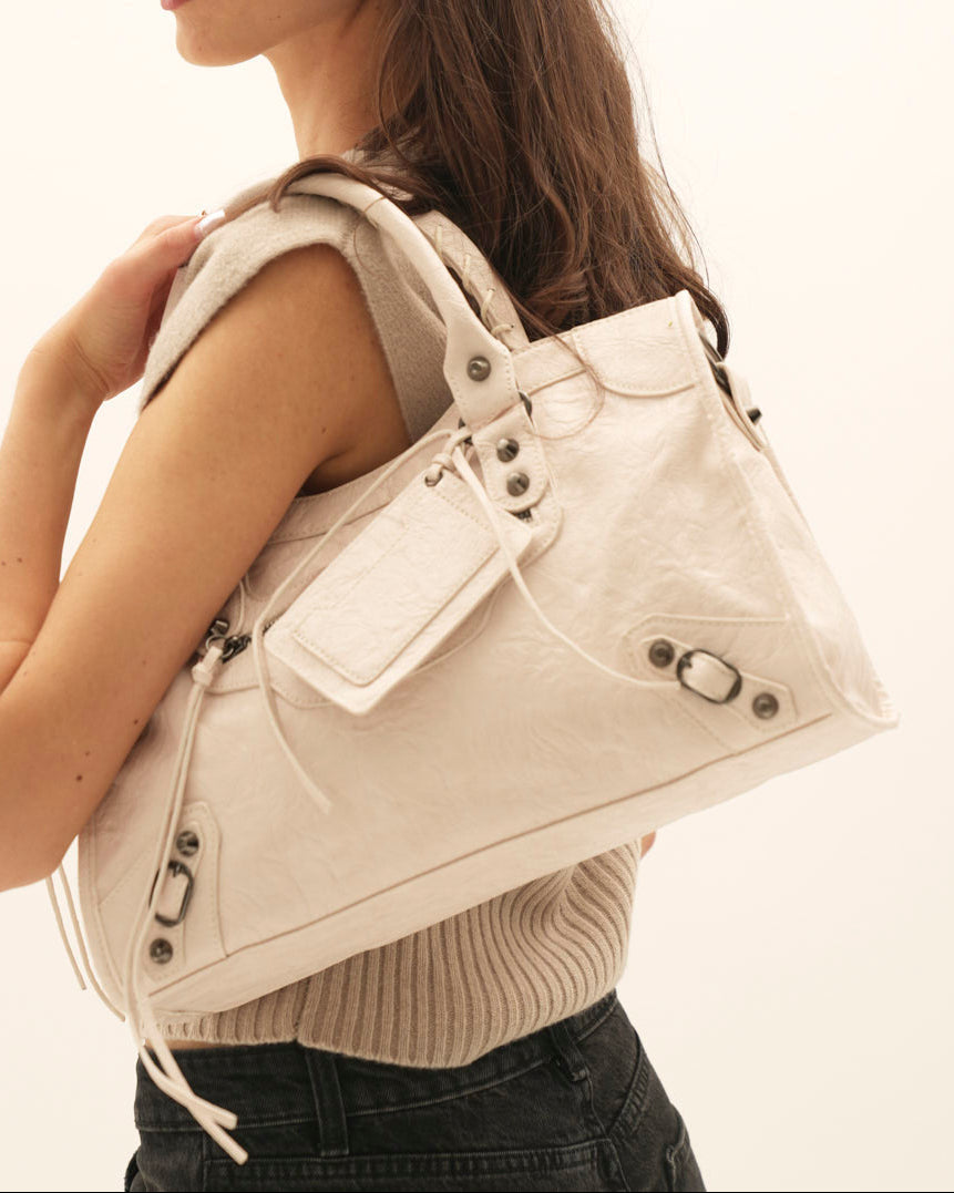 Bolso Mediano de Cuero Tipo Carryall