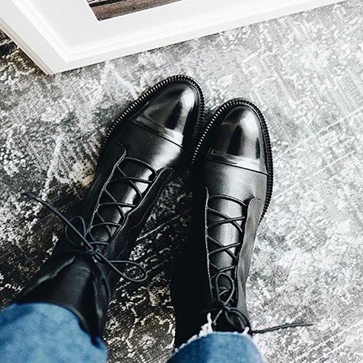 Botines de Cordones con Puntera Contrastada y Tacón Bajo