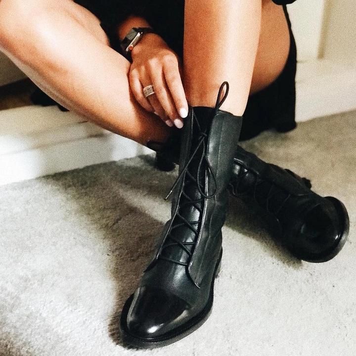Botines de Cordones con Puntera Contrastada y Tacón Bajo