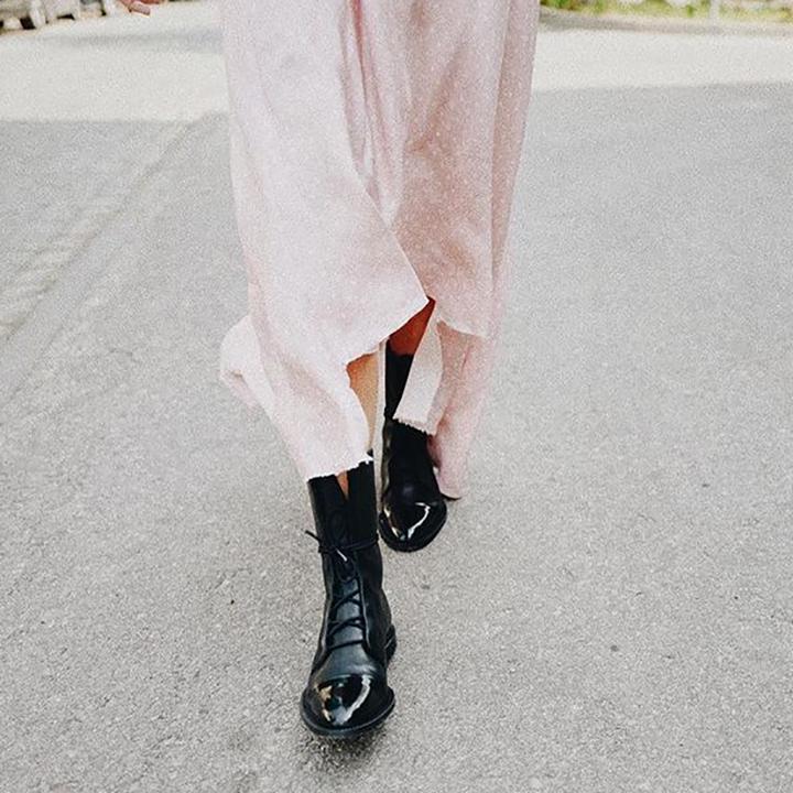 Botines de Cordones con Puntera Contrastada y Tacón Bajo