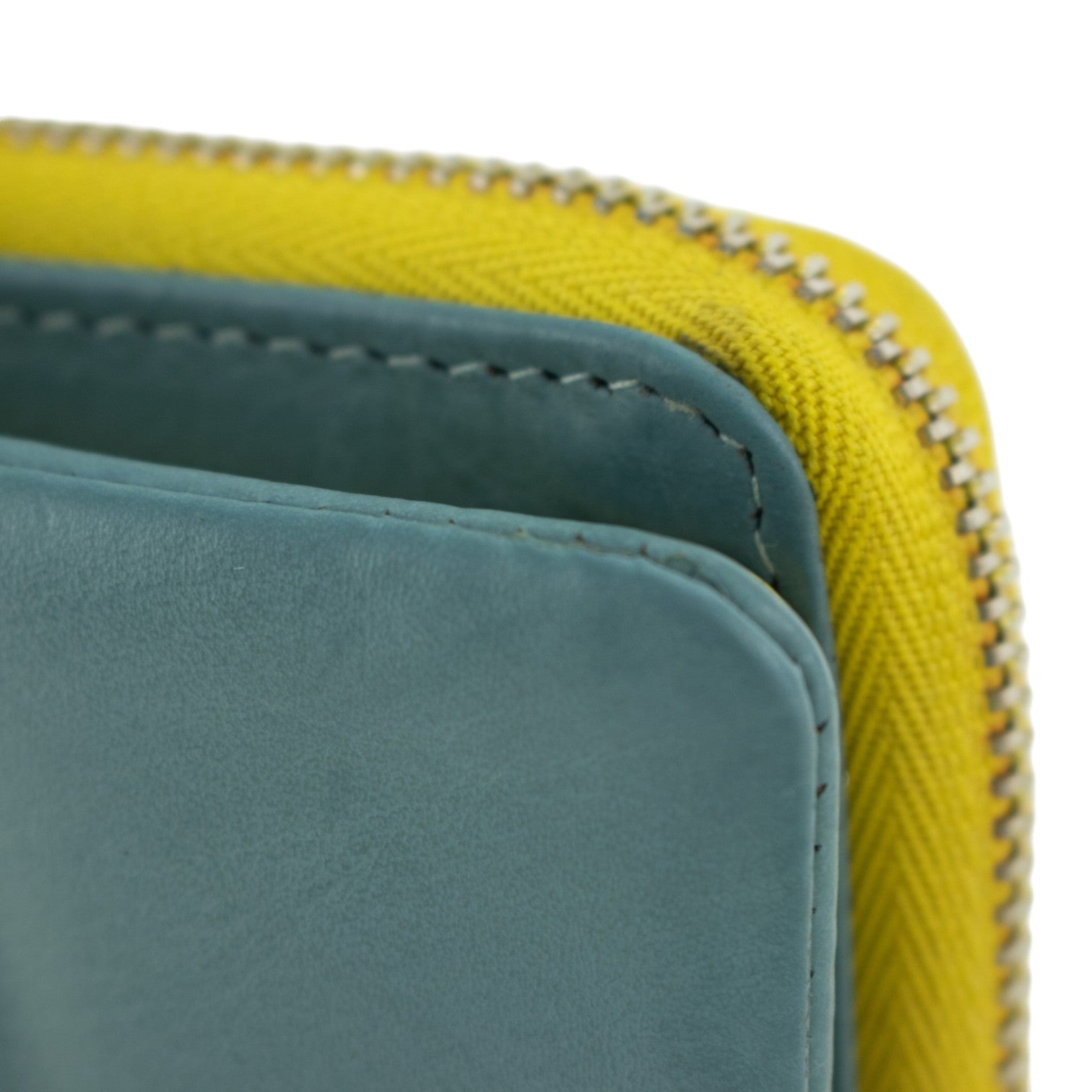 Billetero de Piel con Combinación Azul Cielo y Amarillo