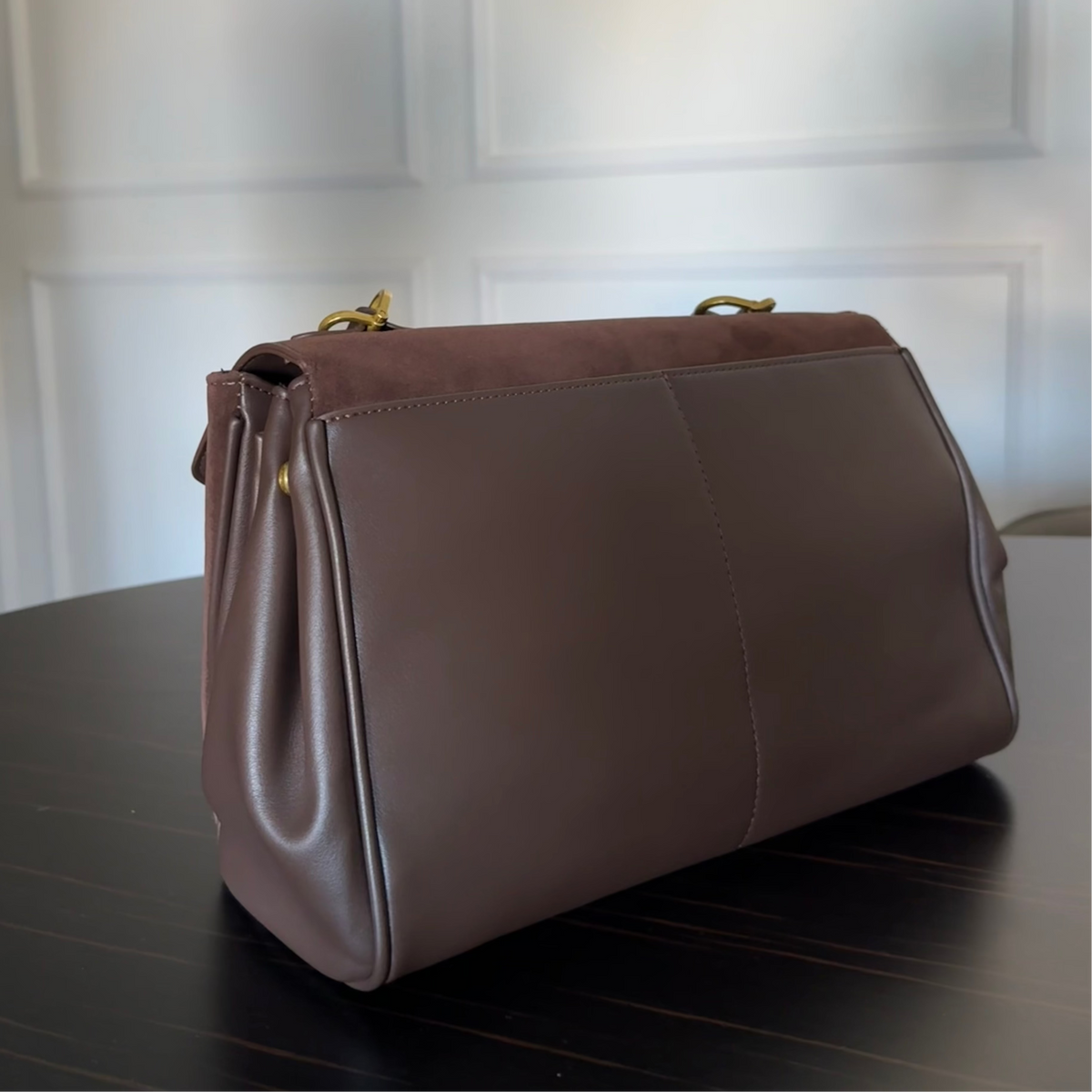 Bolso de Cuero Genuino con Frontal de Ante