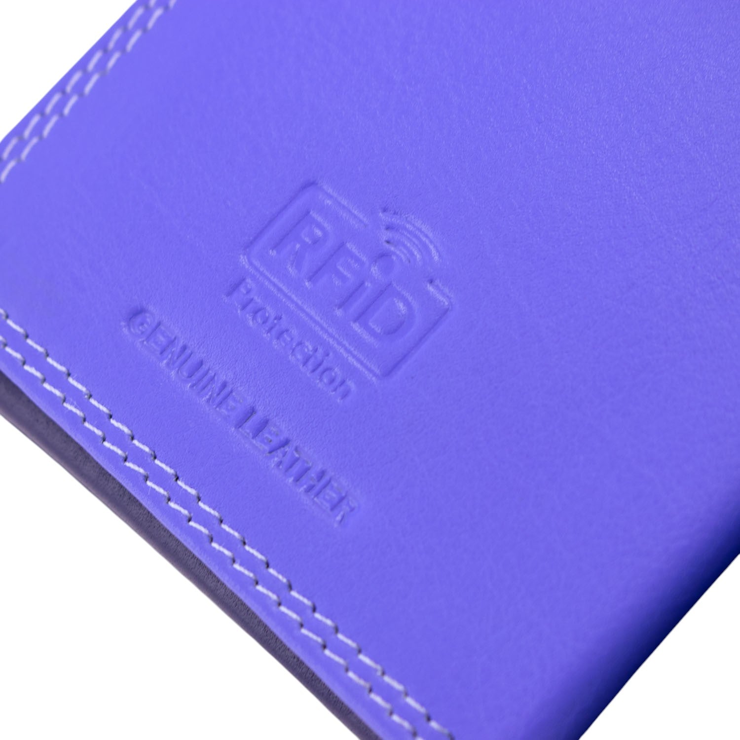 Billetero de Piel con Corazón Calado, Tono Intenso y Protección RFID