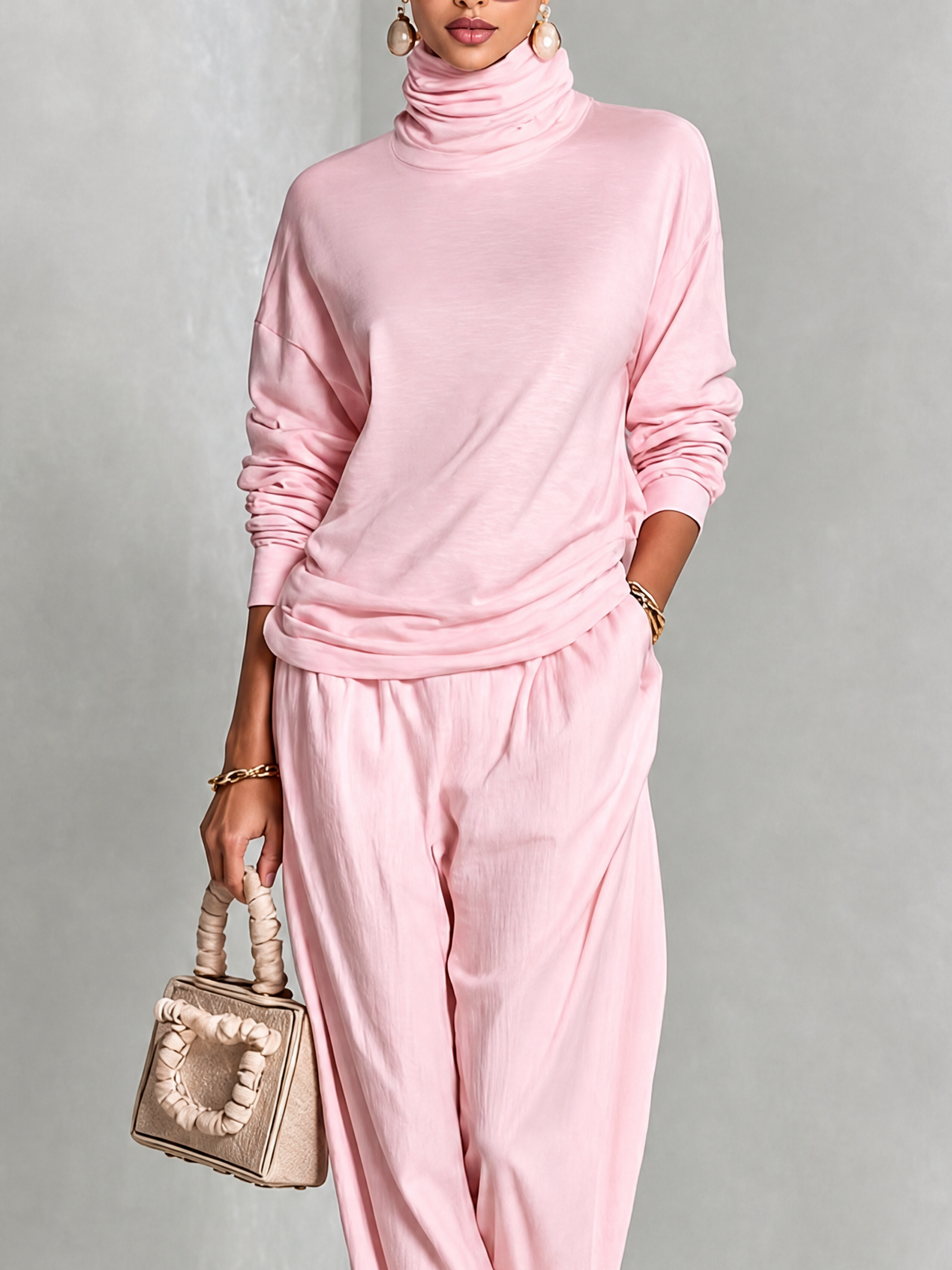 Conjunto Rosa Palo: Top Holgado de Cuello Alto y Pantalón Harem de Cintura Elástica