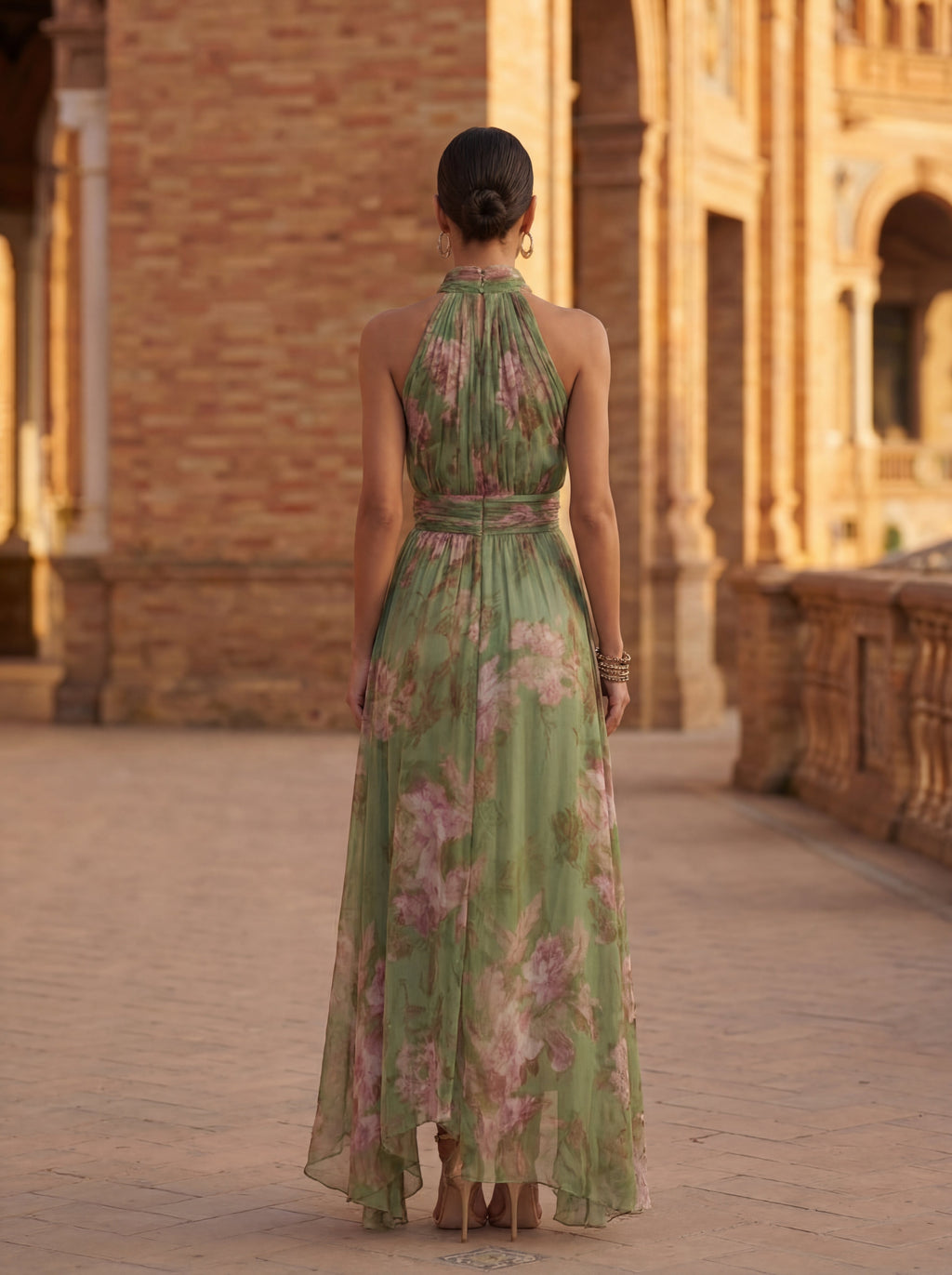 Vestido Halter Elegante en Tul con Cintura Ajustada y Falda Fluida