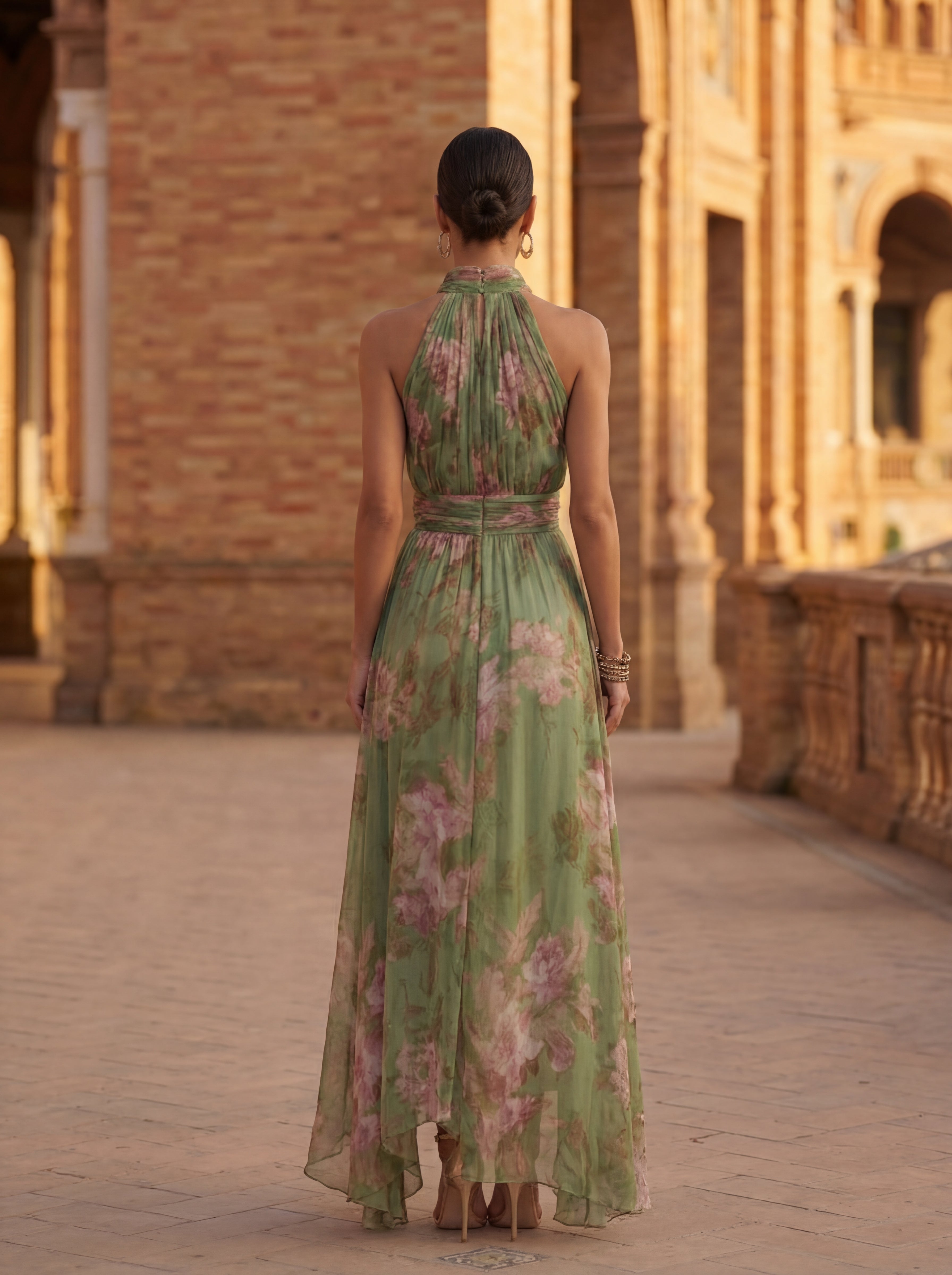 Vestido Halter Elegante en Tul con Cintura Ajustada y Falda Fluida