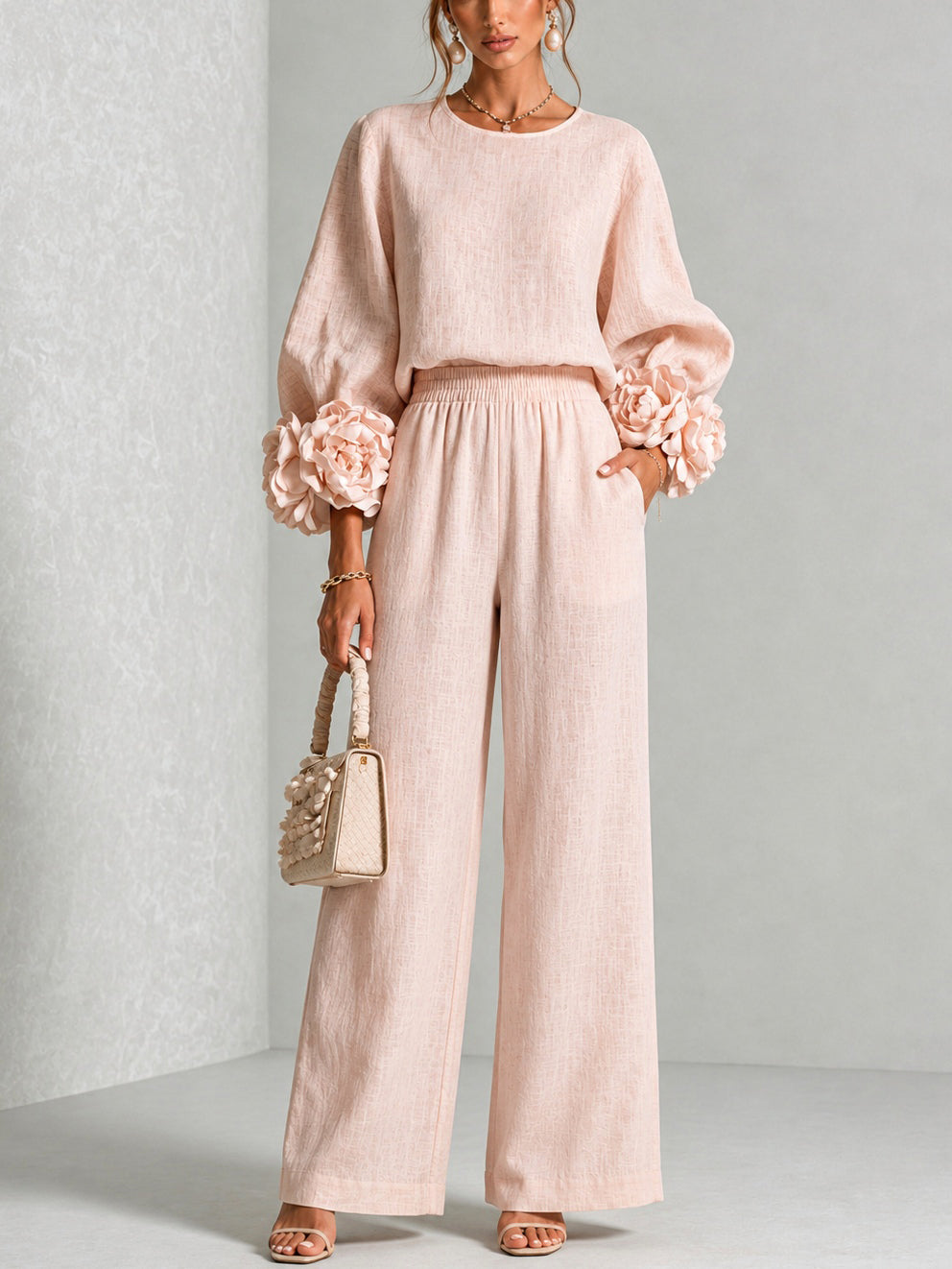 Conjunto de dos piezas con puños florales en rosa palo