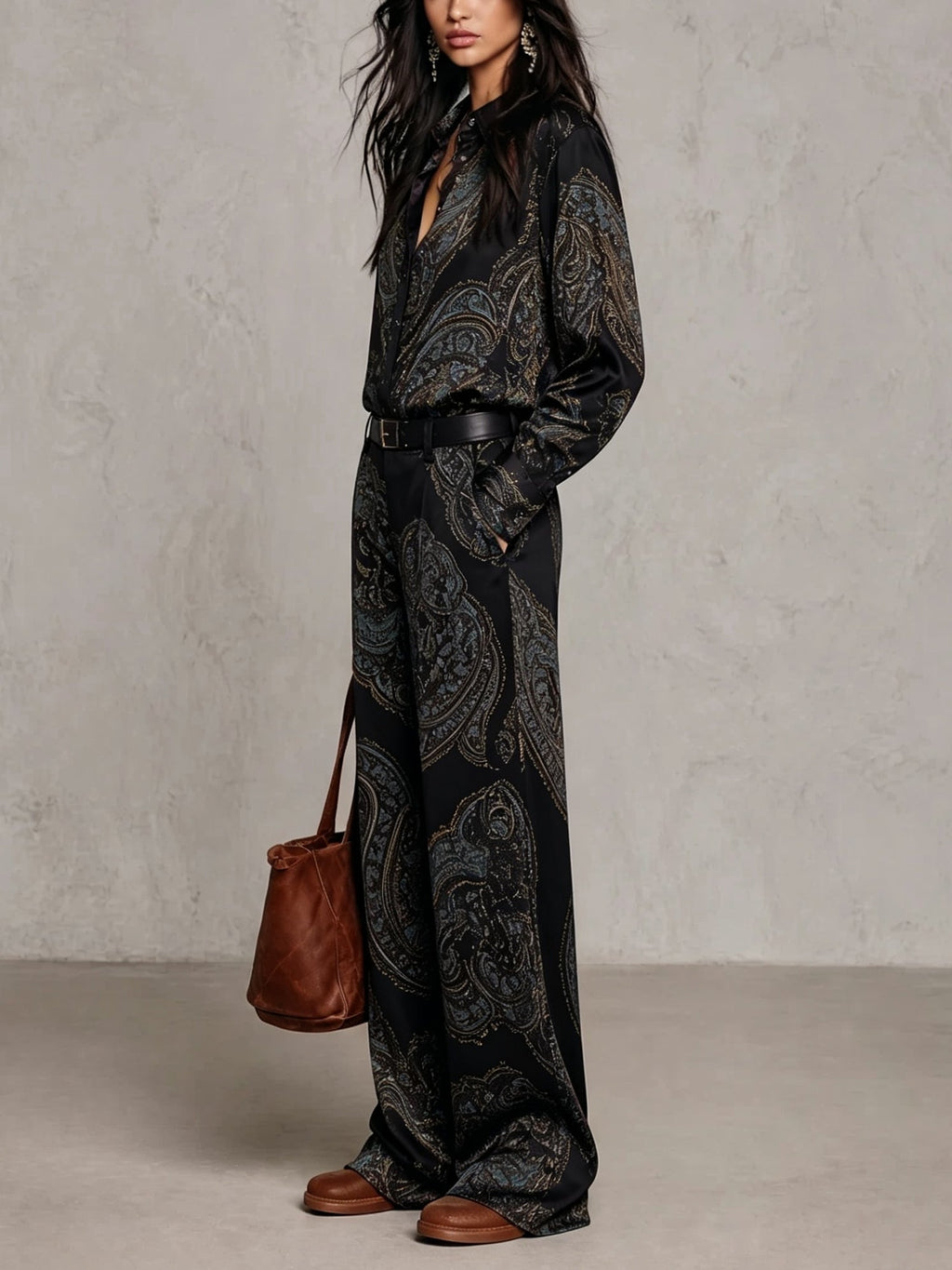 Conjunto Negro: Camisa Satinada Estampado Paisley de Manga Larga y Pantalón Ancho (con Cinturón)