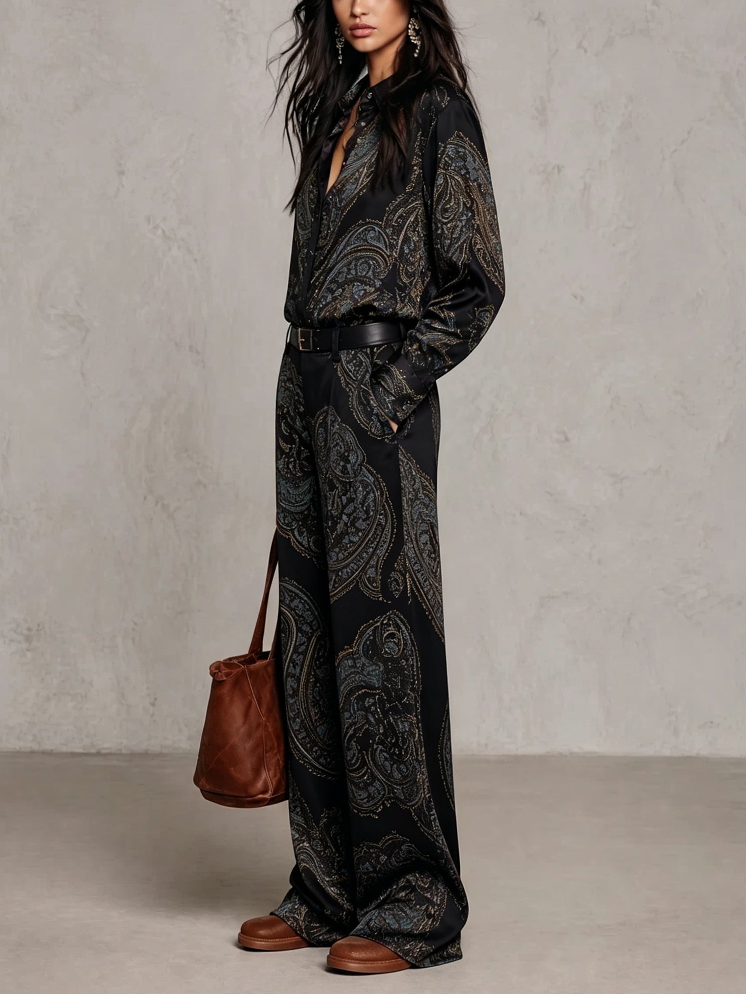 Conjunto Negro: Camisa Satinada Estampado Paisley de Manga Larga y Pantalón Ancho (con Cinturón)