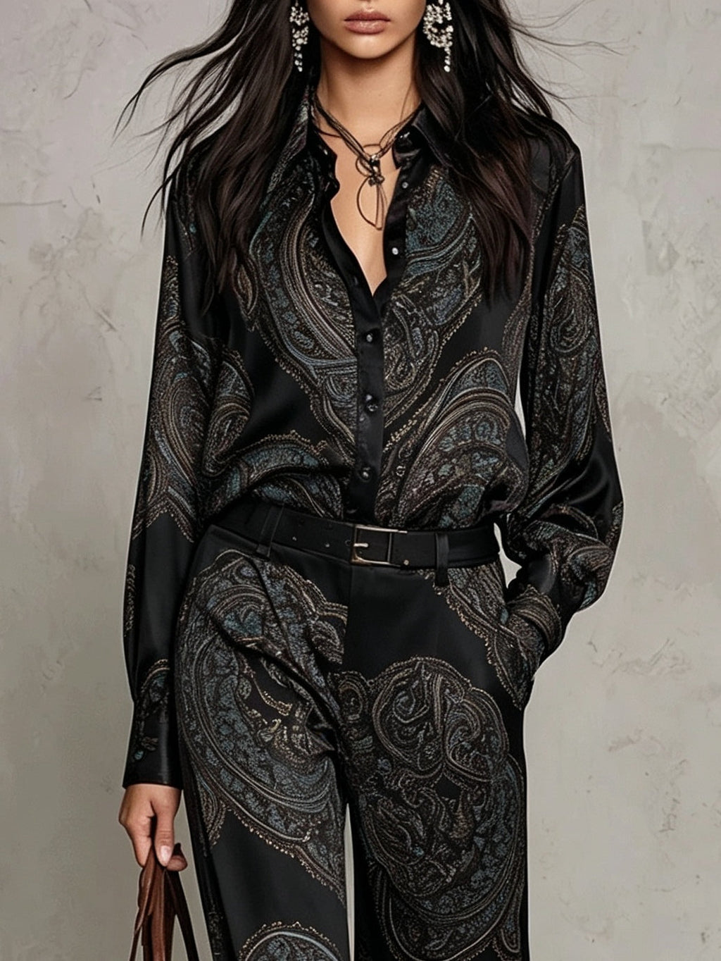 Conjunto Negro: Camisa Satinada Estampado Paisley de Manga Larga y Pantalón Ancho (con Cinturón)