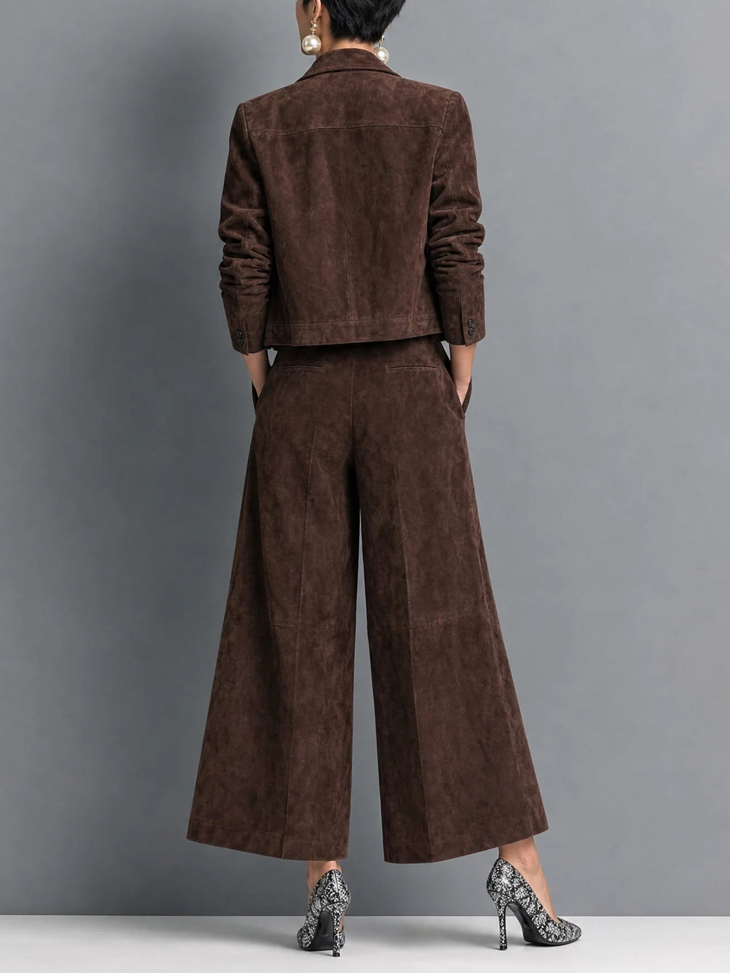 Conjunto Marrón Oscuro: Chaqueta de Ante Sintético y Pantalón Ancho