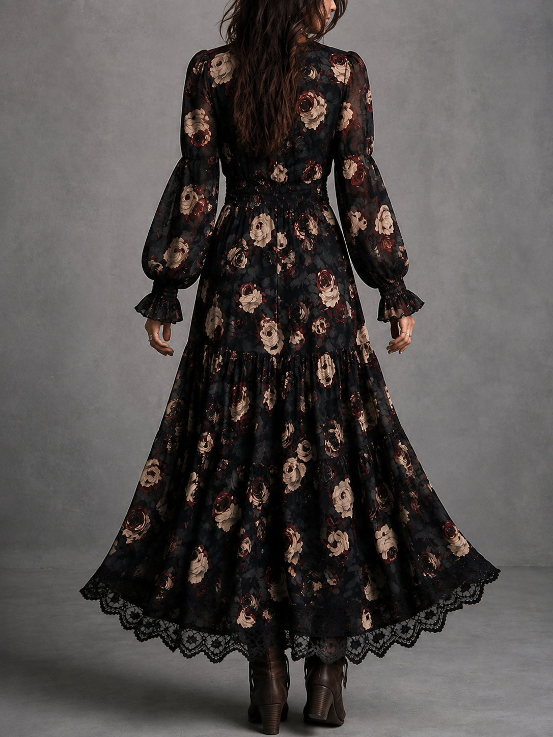 Vestido Maxi Negro con Estampado de Rosas, Ribete de Encaje y Cintura Fruncida