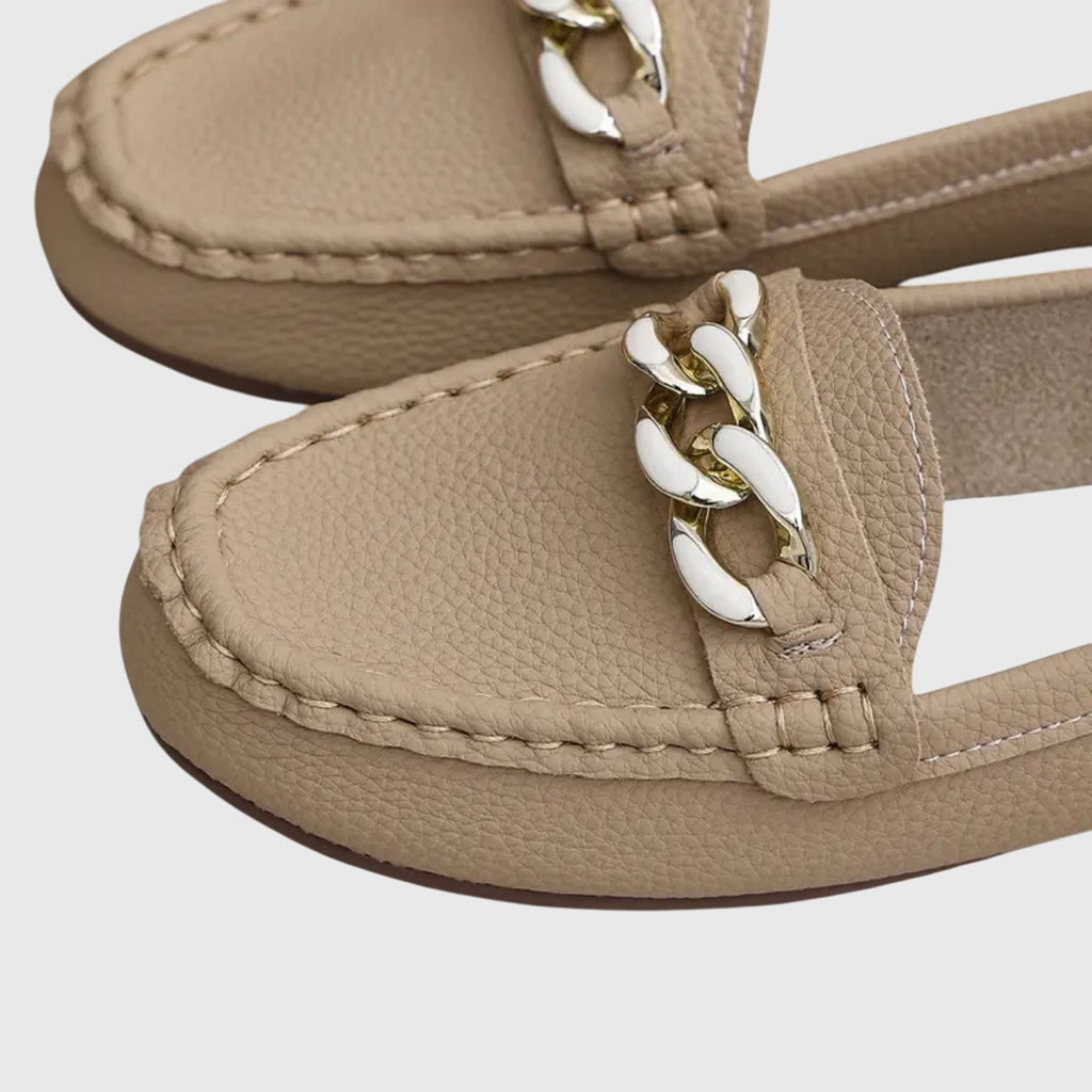 Mocasines en Tonos Neutros