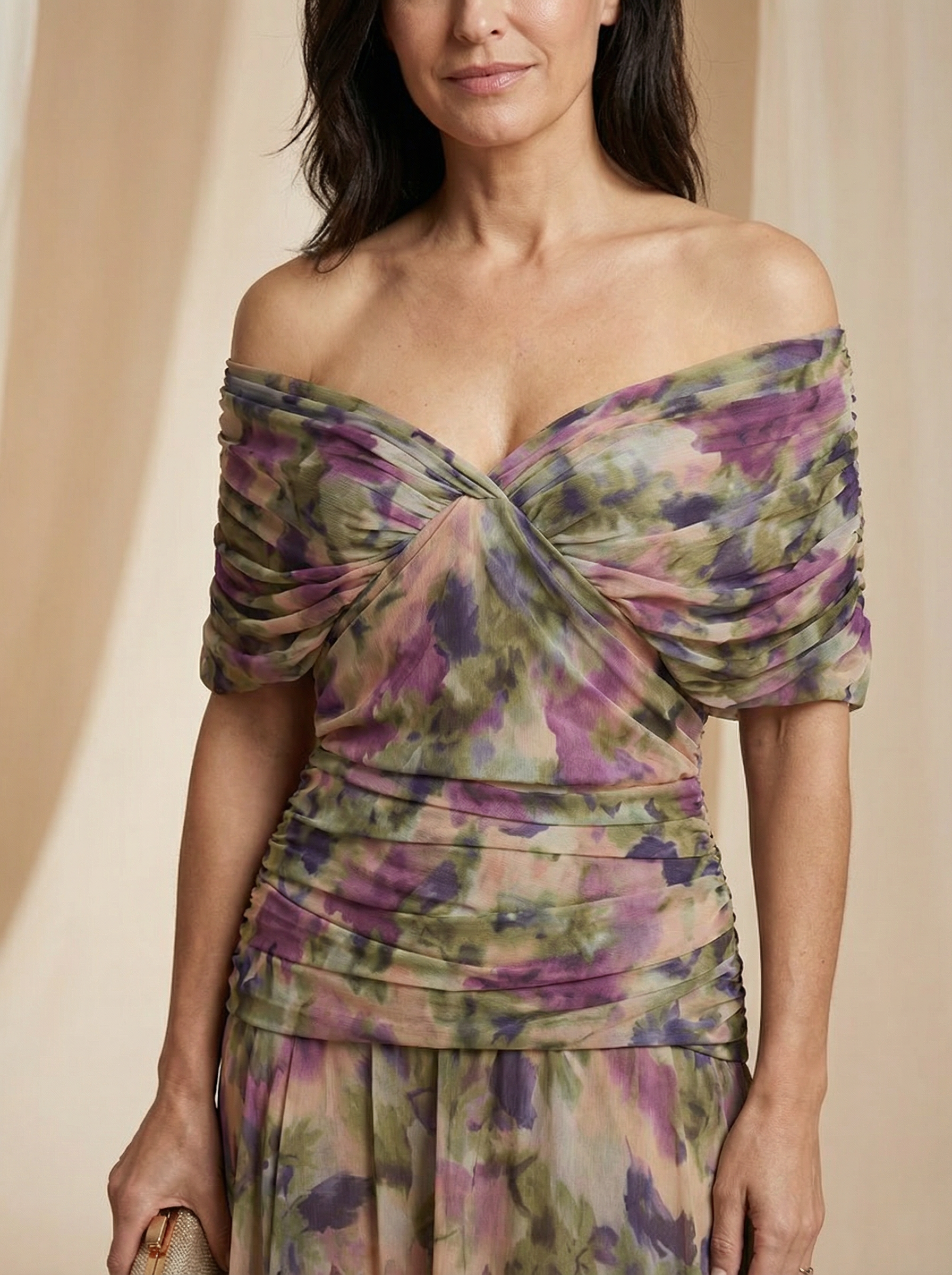 Vestido Largo Elegante de Escote en V y Cintura Plisada en Seda