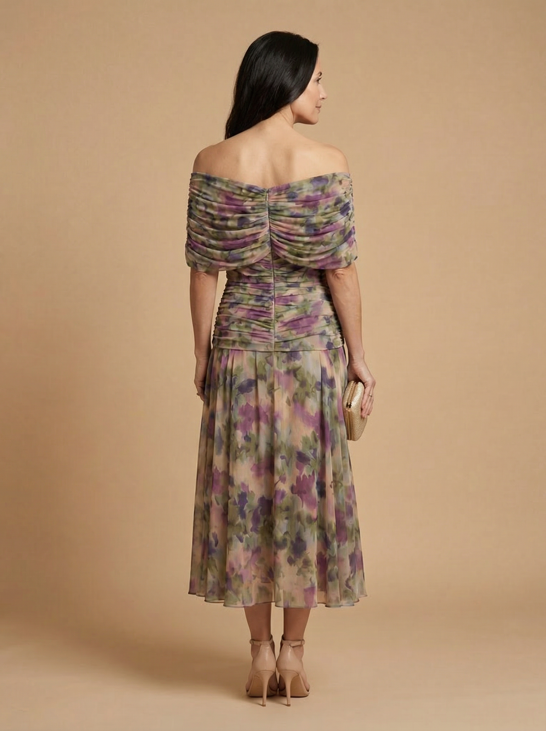 Vestido Largo Elegante de Escote en V y Cintura Plisada en Seda