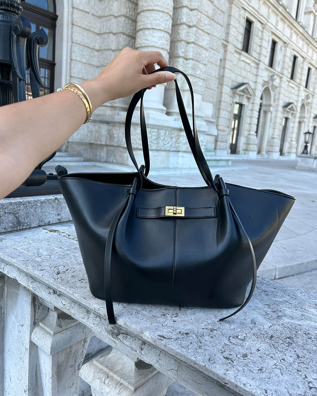 Bolso Shopper de Líneas Curvas en Cuero Vegano
