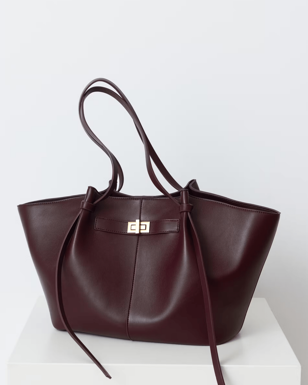 Bolso Shopper de Líneas Curvas en Cuero Vegano