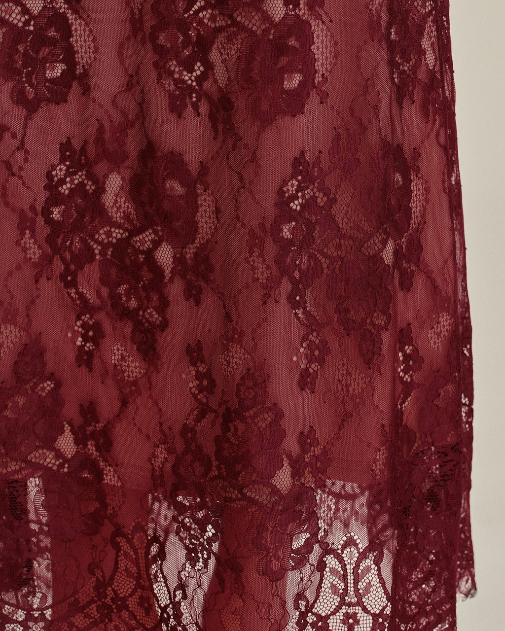Vestido Maxi de Encaje Vino con Escote Cuadrado y Espalda con Tirantes